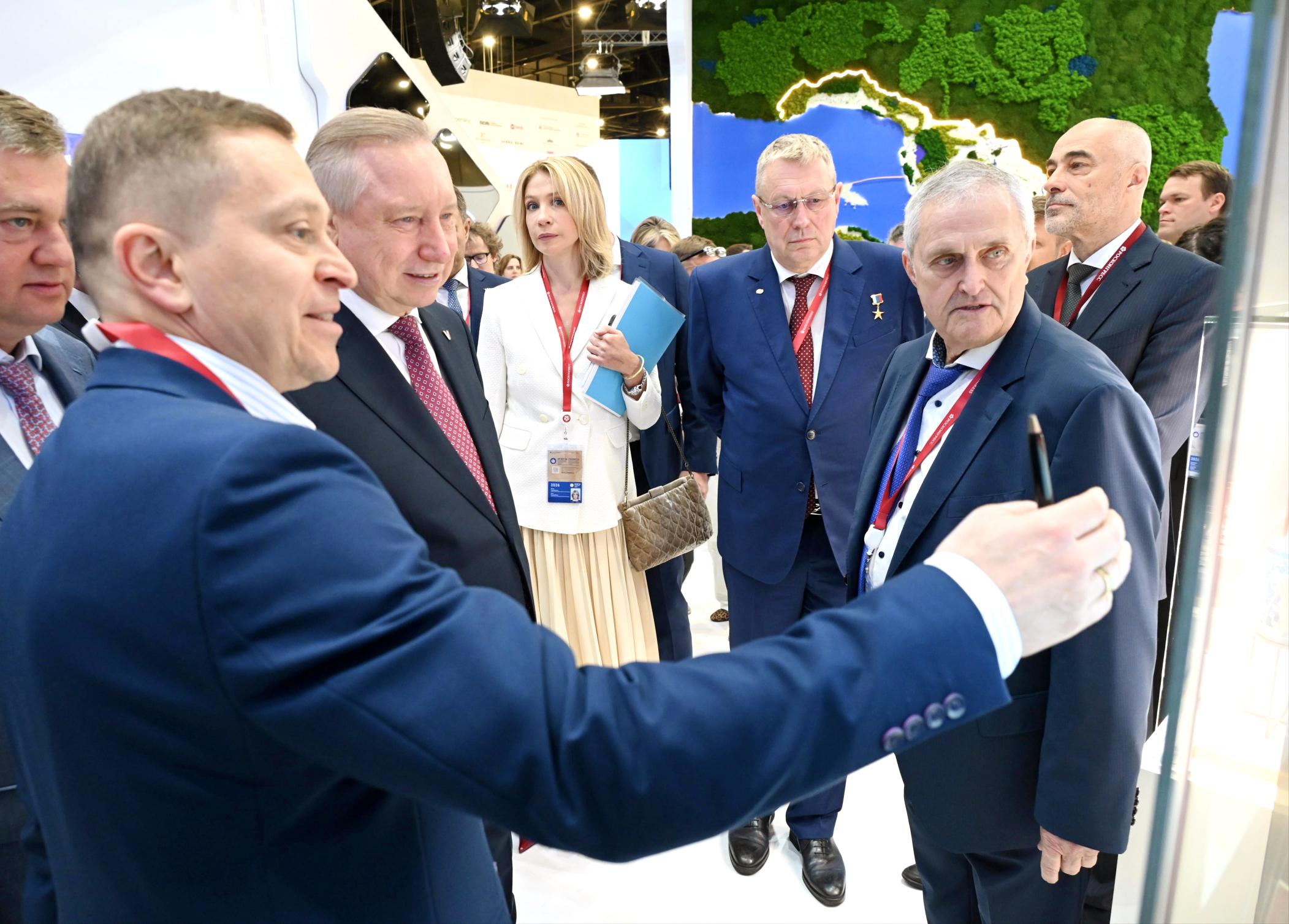 Представители ГК «АБЗ-1» рассказали губернатору на ПМЭФ о ходе строительства линии «Славянка»