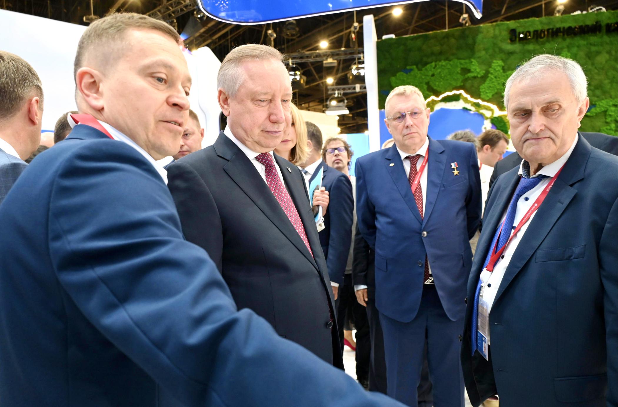 Представители ГК «АБЗ-1» рассказали губернатору на ПМЭФ о ходе строительства линии «Славянка»
